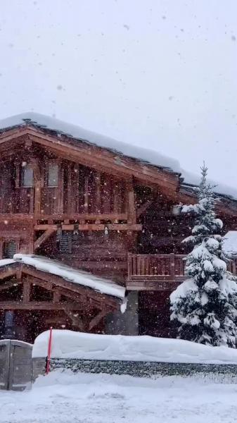 The return of snow in Valais ☃️🫶🏼 #snowflakes #snowday #valais #wallis #cransmontana #brigsimplon #snowman #pourtoi   📹@crans_montana & Brig Simplon